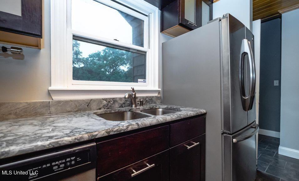 807 Planters Point Dr - Photo 3 of 11