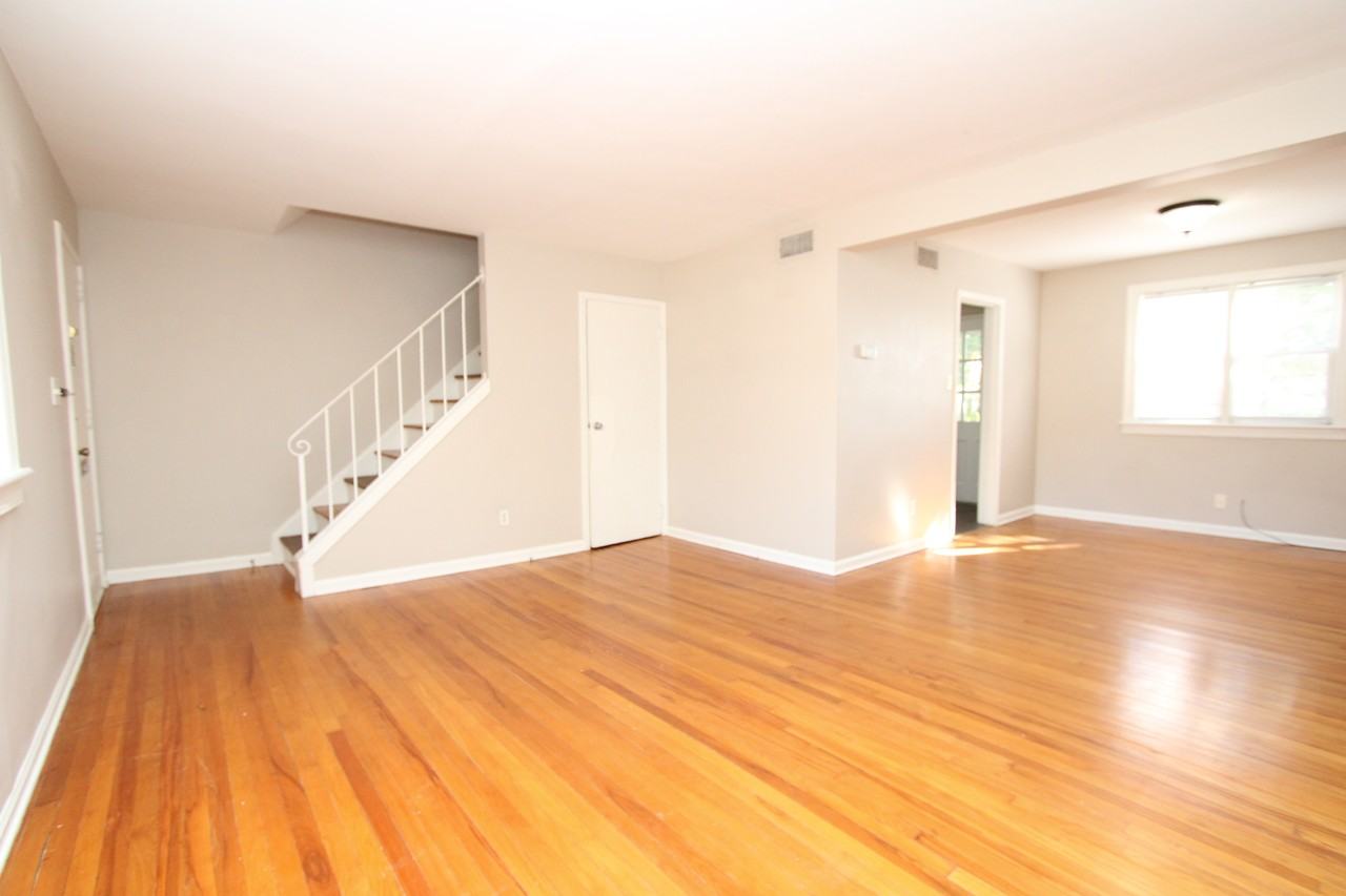 1064 Nichols Dr - Photo 3 of 31