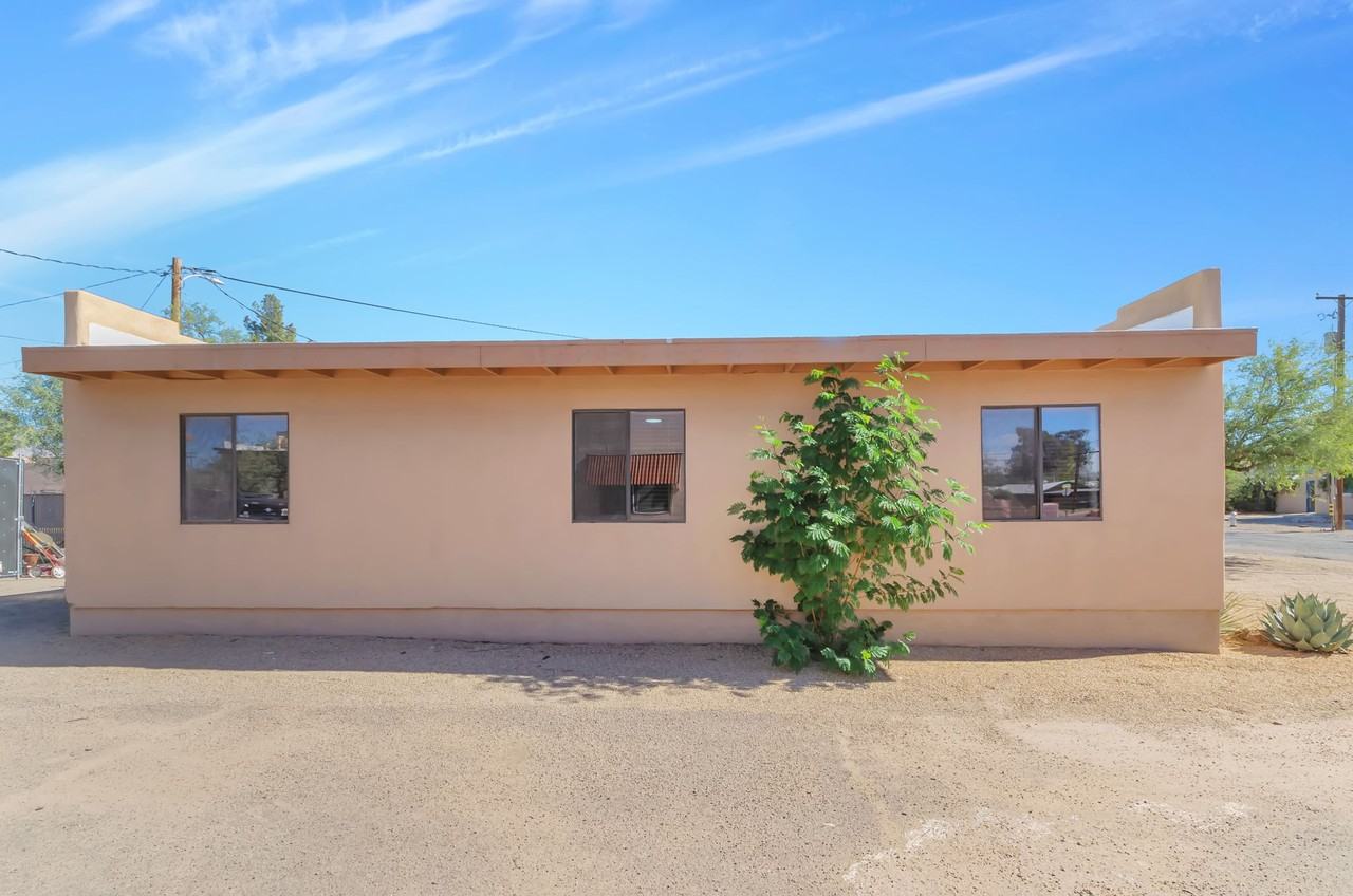 1013 E Halcyon Rd - Photo 3 of 24