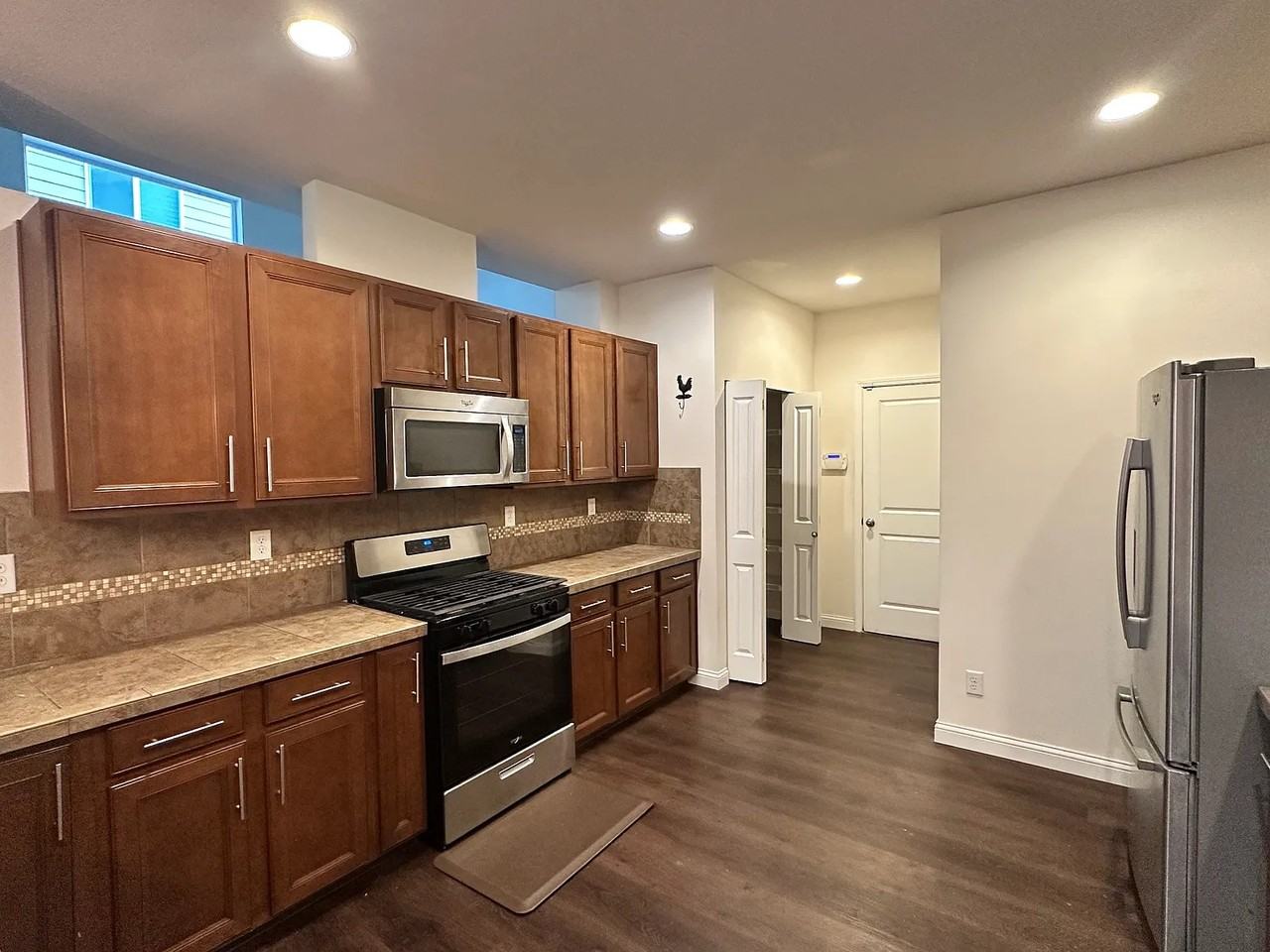 1325 126th Street Southeast - Photo 4 of 11