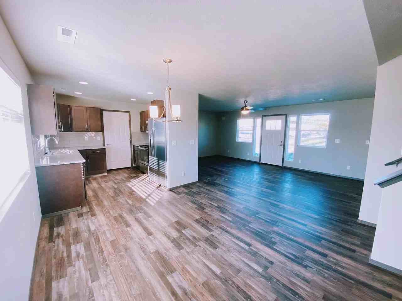 2818 S Marcus Ln - Photo 4 of 27