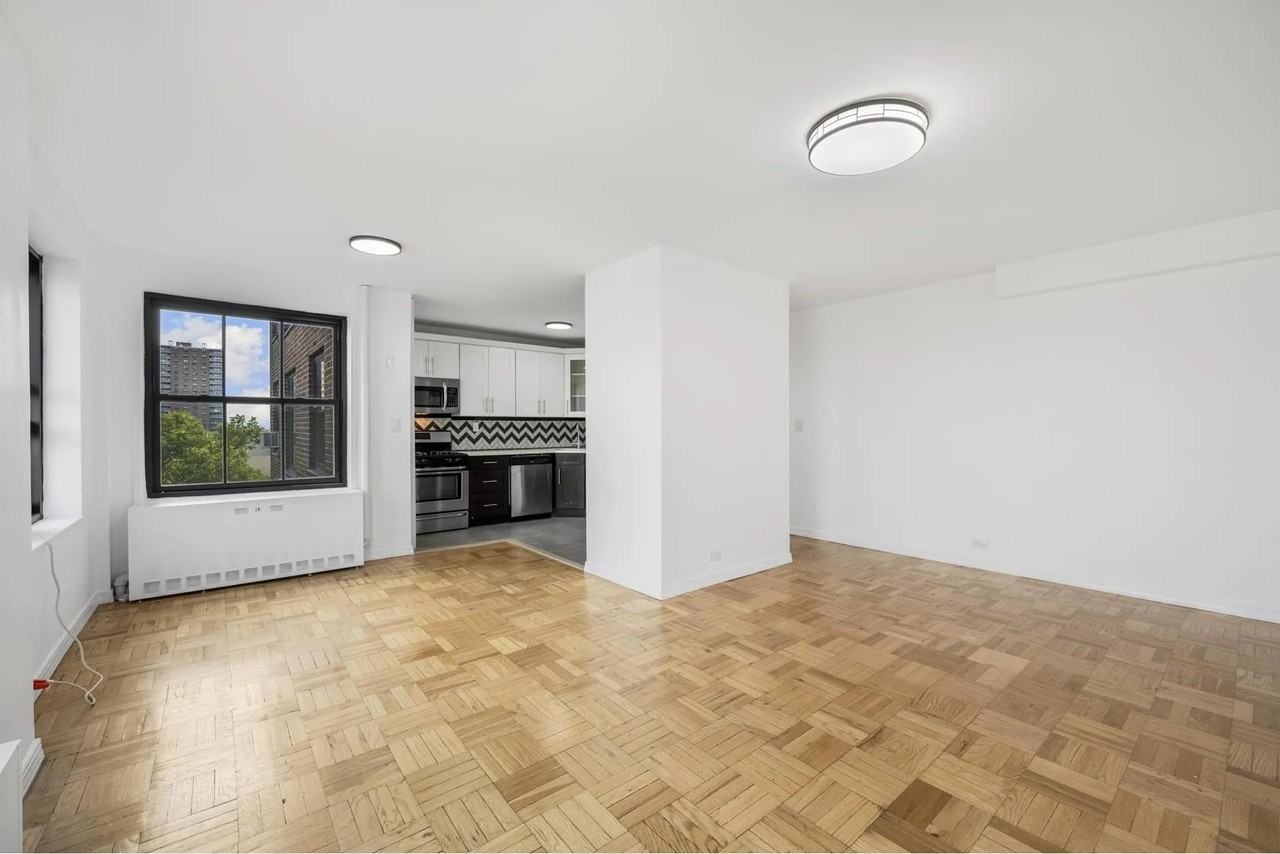 325 Clinton Ave - Photo 2 of 4