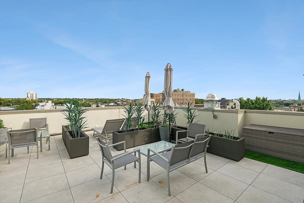 373 Palmetto St - Photo 3 of 3