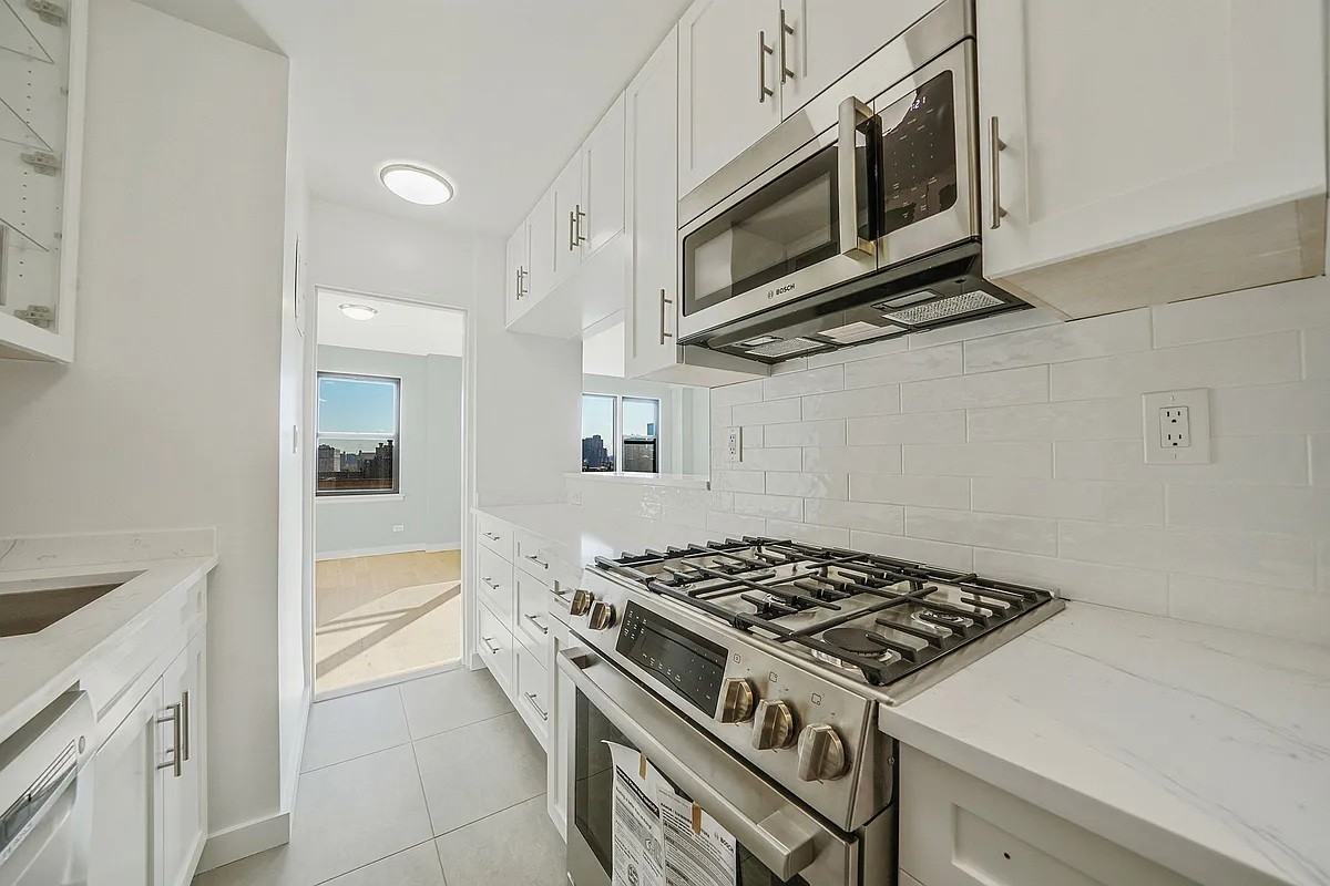 460 E 79Th St - Photo 2 of 5