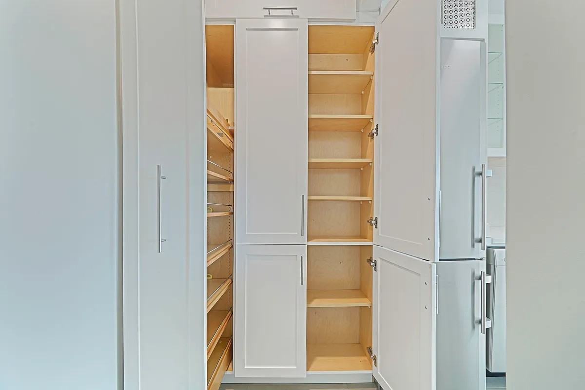 460 E 79Th St - Photo 3 of 5