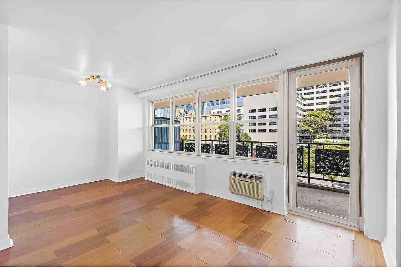 2650 Ocean Pkwy - Photo 3 of 4