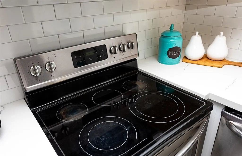 100 Scholz Plz - Photo 2 of 13