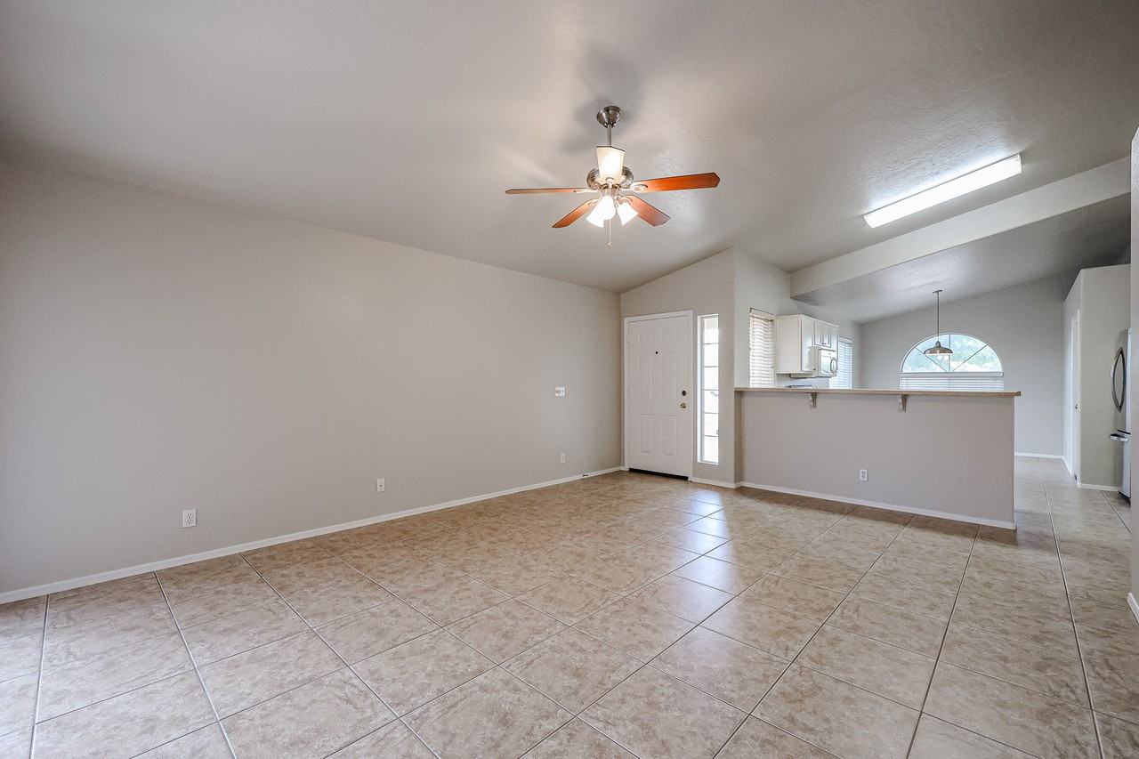 8860 E Dartmouth St - Photo 6 of 31