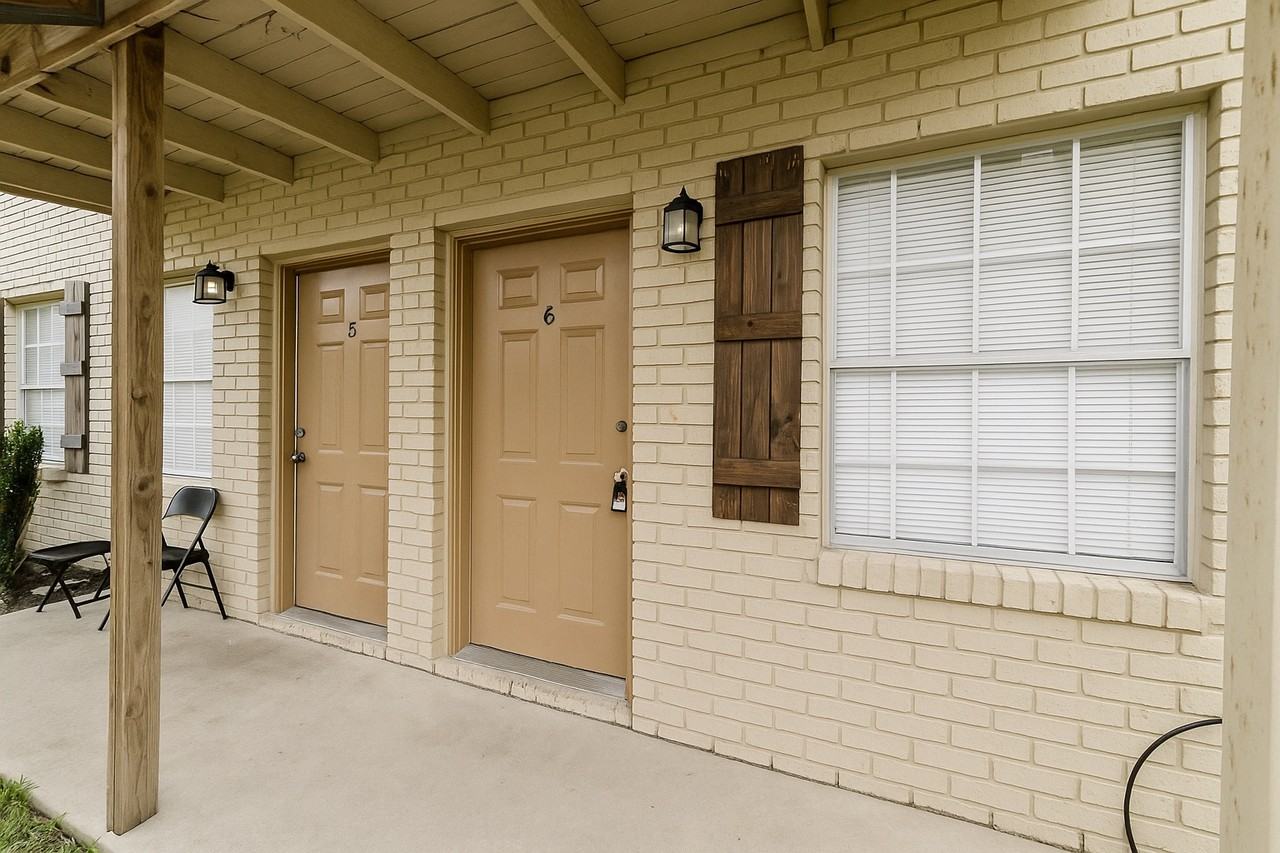 101 Lexington Dr - Photo 2 of 2