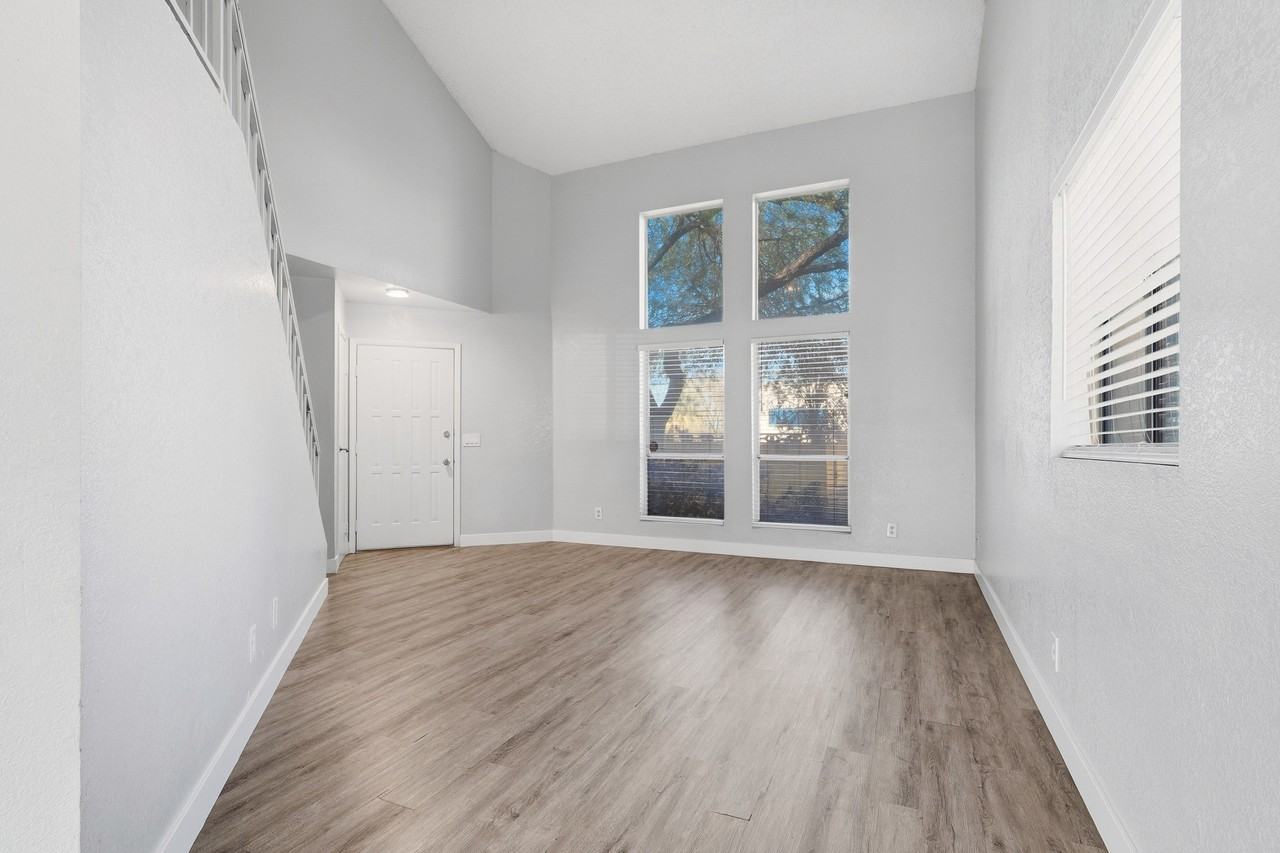 509 Kristin Ln - Photo 2 of 21