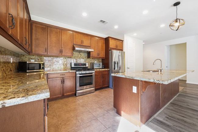 1735 Avenida Regina - Photo 4 of 34