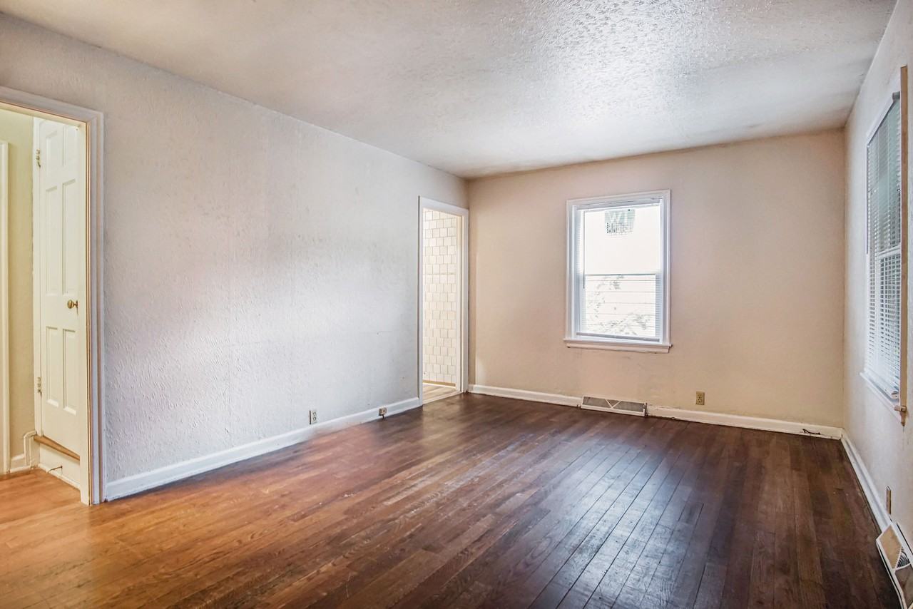 2013 Elwood Avenue - Photo 3 of 17