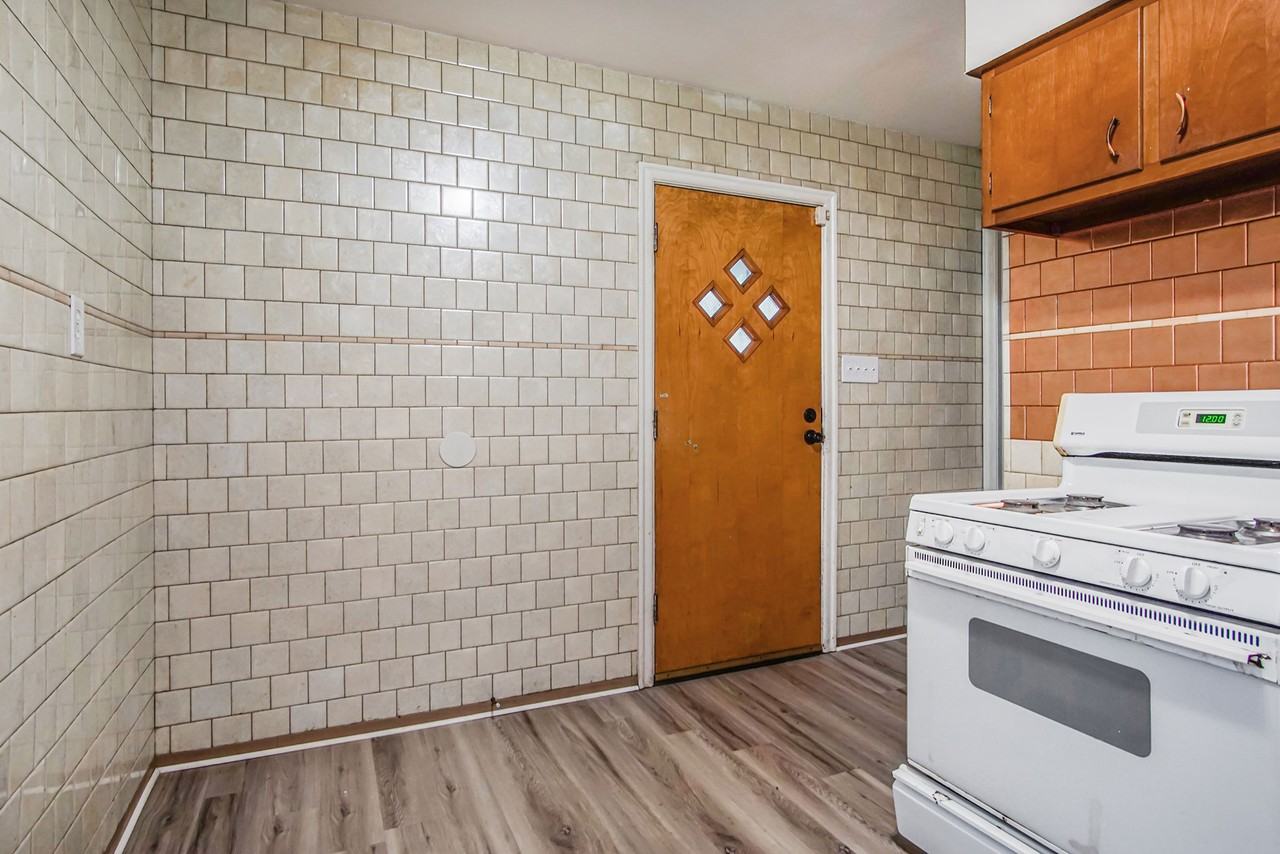 2013 Elwood Avenue - Photo 7 of 17