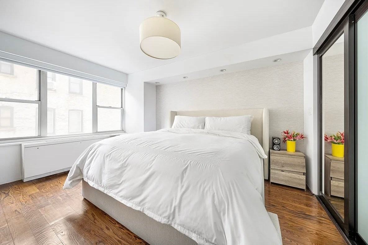 33 Greenwich Ave - Photo 2 of 9