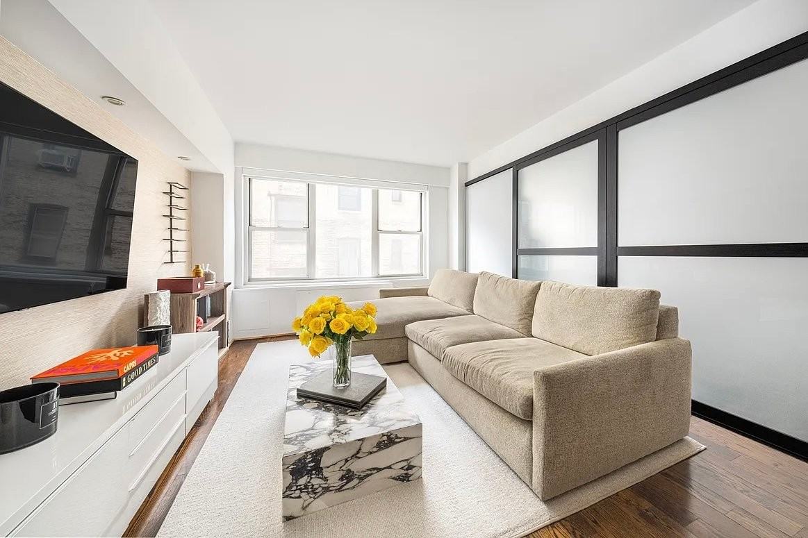 33 Greenwich Ave - Photo 3 of 9