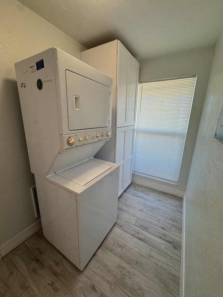 189 Small St Se - Photo 5 of 25