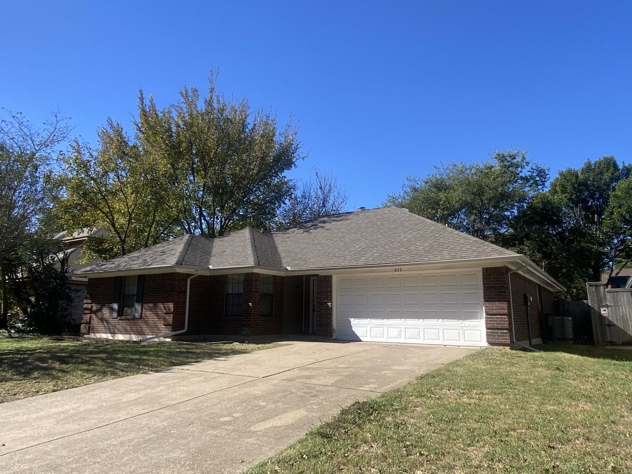 822 Collins Blvd - Photo 2 of 12