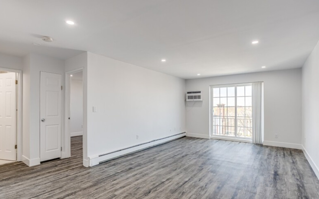 357 Newport Ave - Photo 3 of 9