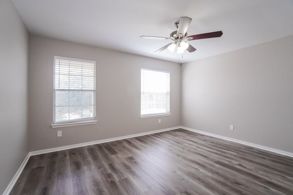 1134 Desert Oasis Ln - Photo 5 of 17