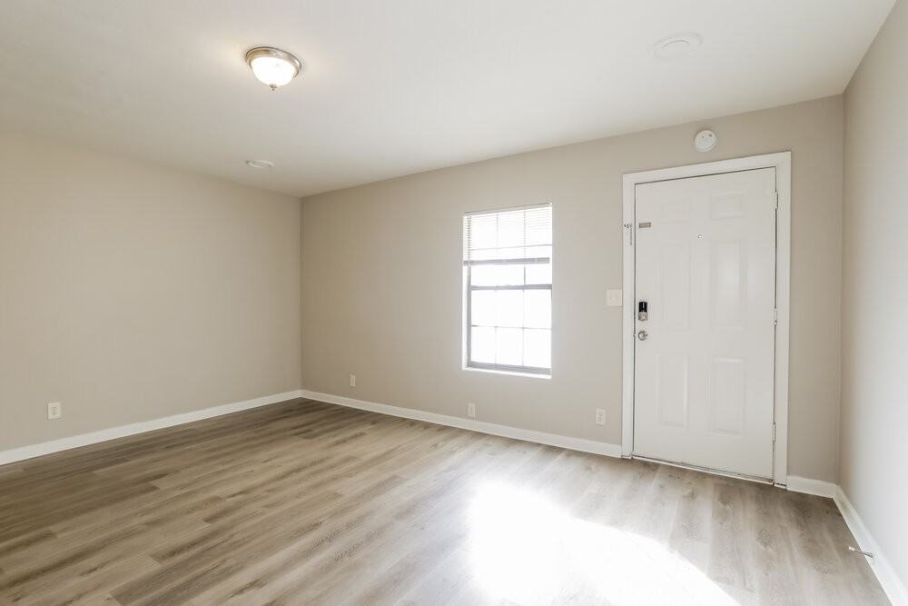 4303 Anvers Blvd - Photo 4 of 16