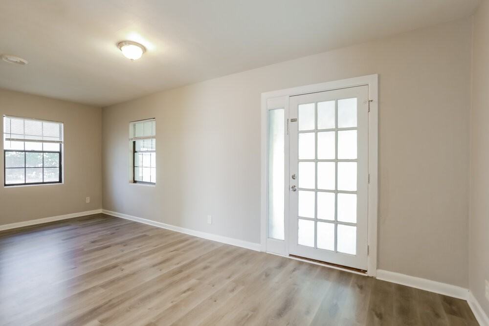 4303 Anvers Blvd - Photo 6 of 16