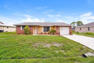 452 Sw Sansom Ln - Photo 1 of 1