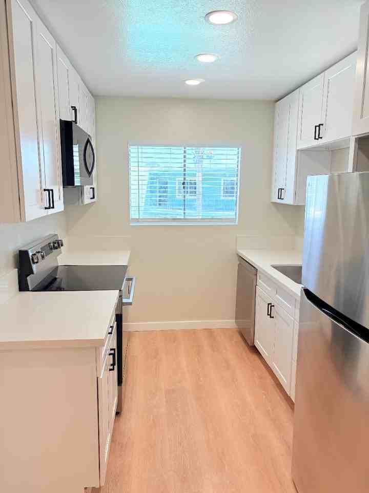 328 South Weitzel Street - Photo 6 of 48