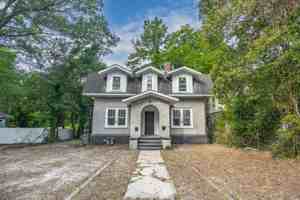 featured image of 1522 Columbia College Dr