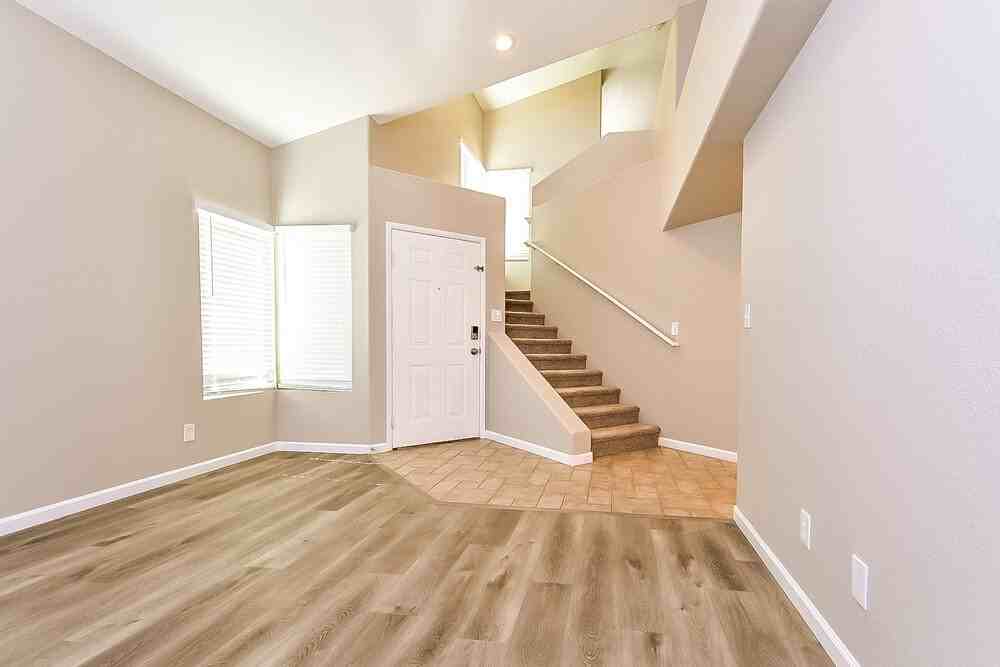 7908 Mt Shasta Cir - Photo 5 of 17