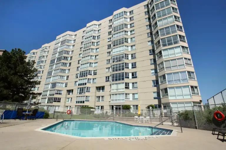 5280 Lakeshore Rd #305
