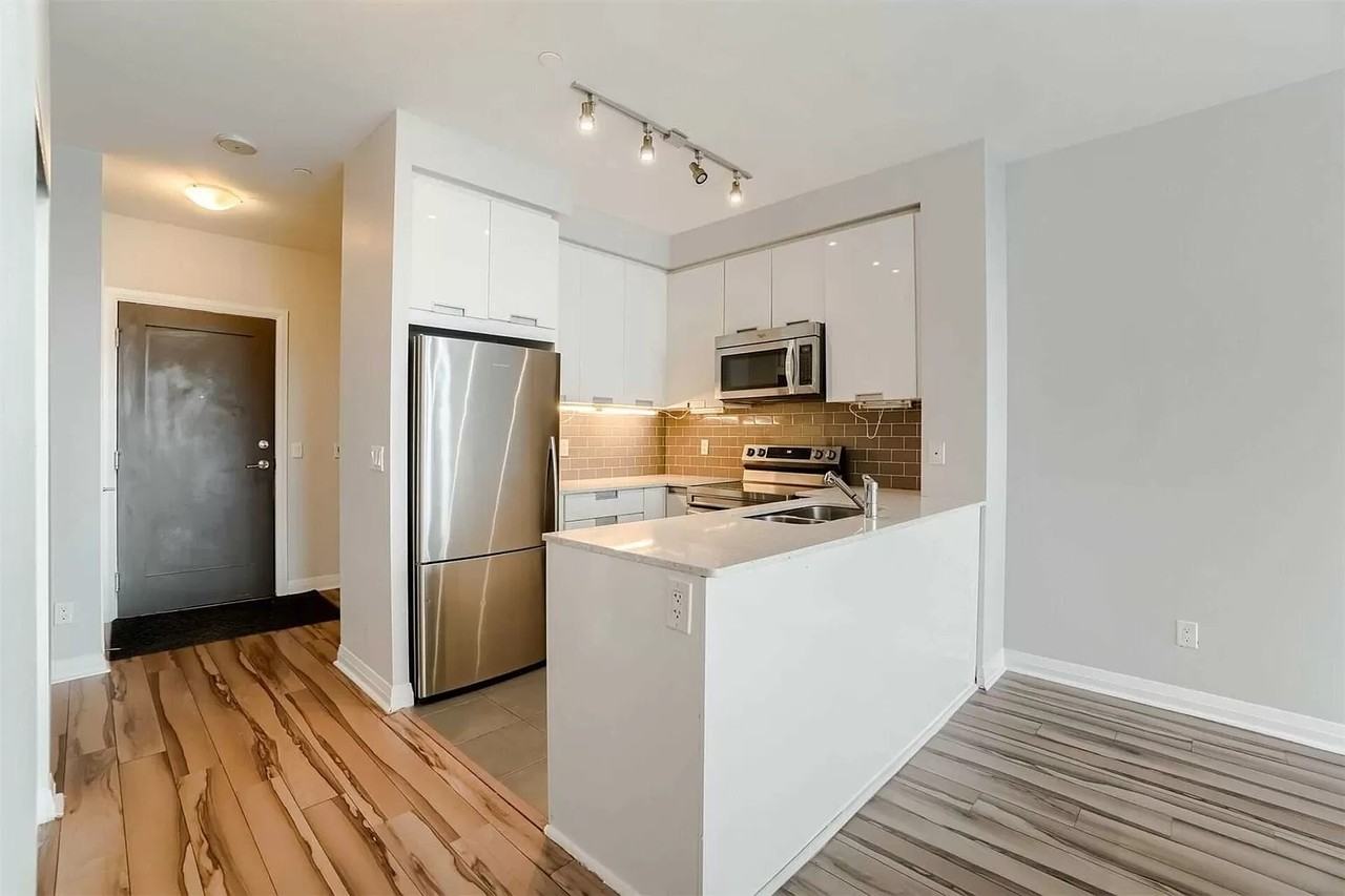 75 Eglinton Avenue West #605 - Photo 4 of 8