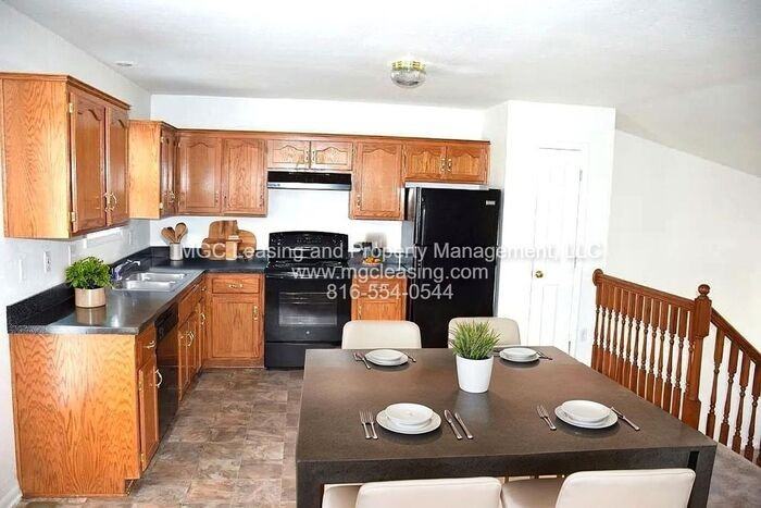 5904 Northeast 42nd Street - Photo 3 of 22