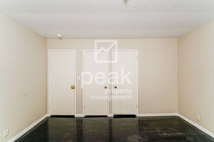 1341 Glenwood St Nw - Photo 6 of 18