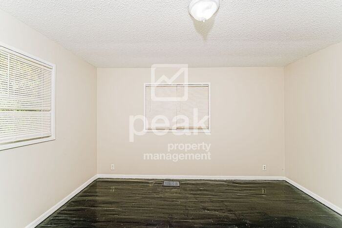 1341 Glenwood St Nw - Photo 7 of 18