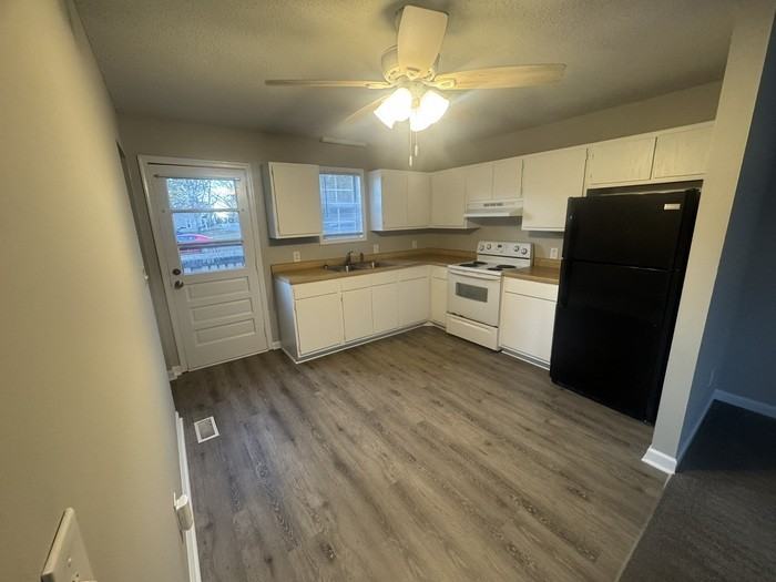 737 N Main St - Photo 2 of 6