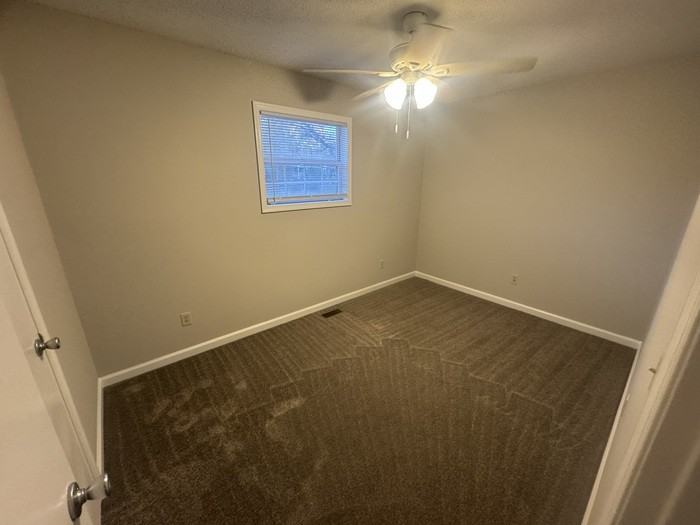 737 N Main St - Photo 4 of 6