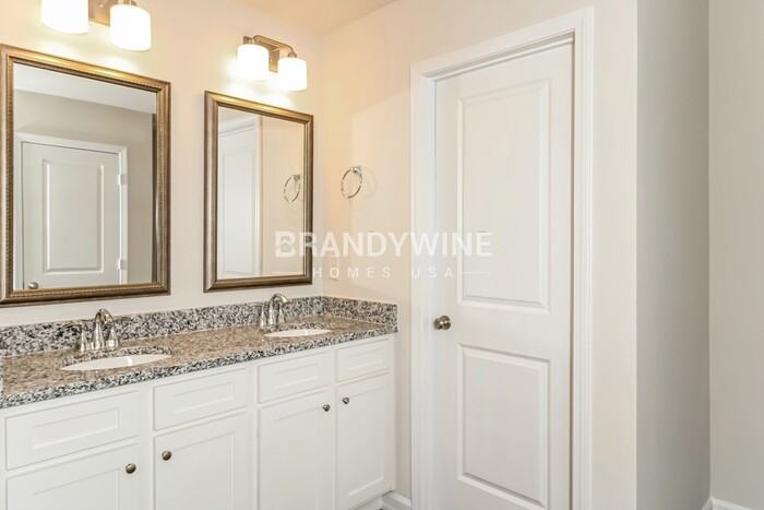 576 Glenmanor Dr - Photo 7 of 19