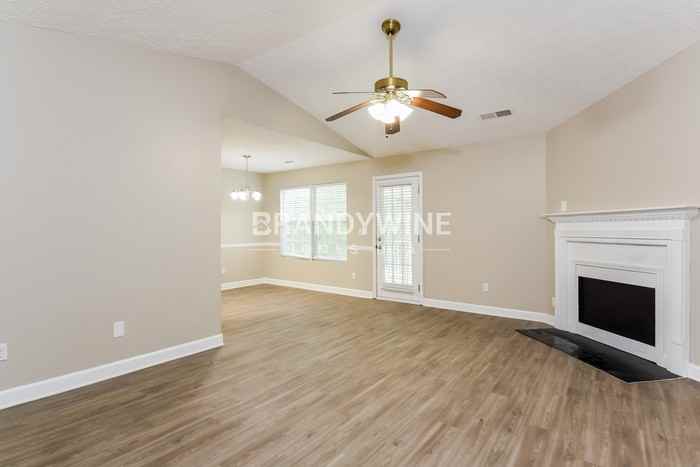 1492 Chaseway Cir - Photo 4 of 20