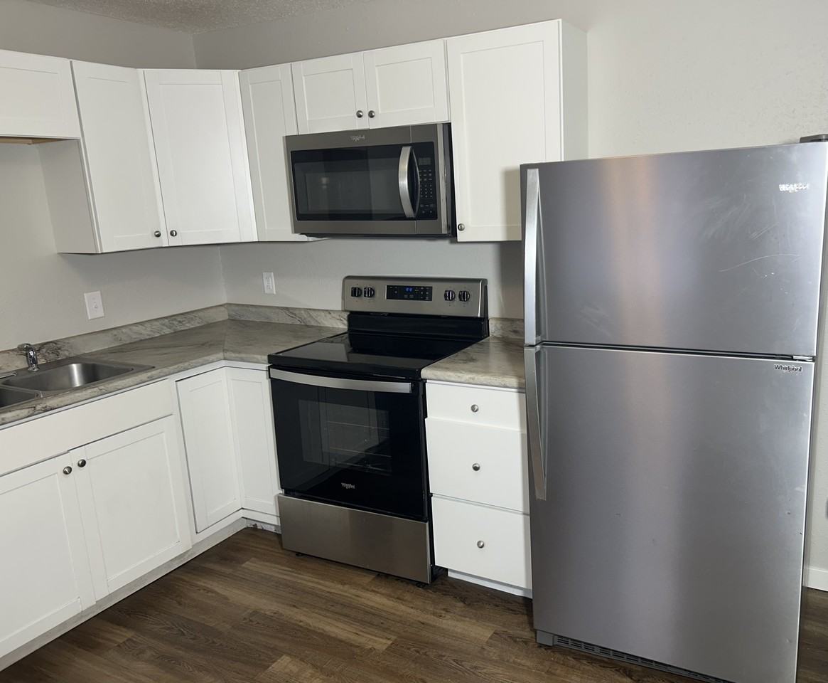 South Larch Avenue - Photo 2 of 35