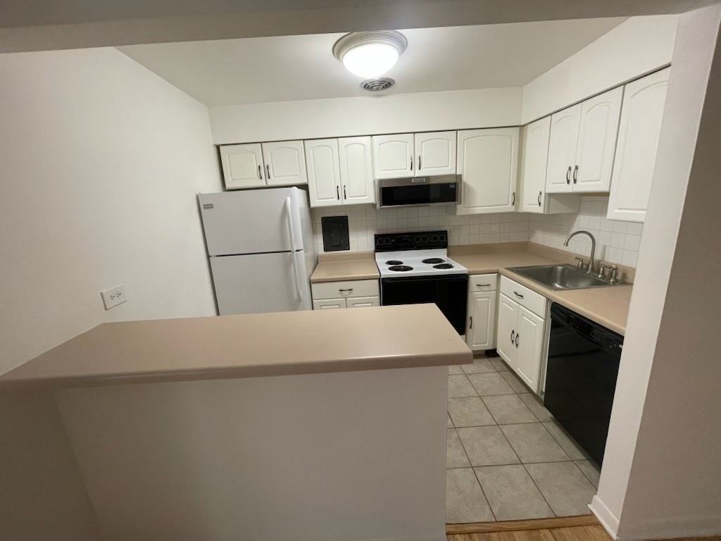 420 West Aldine Avenue #326 - Photo 2 of 10