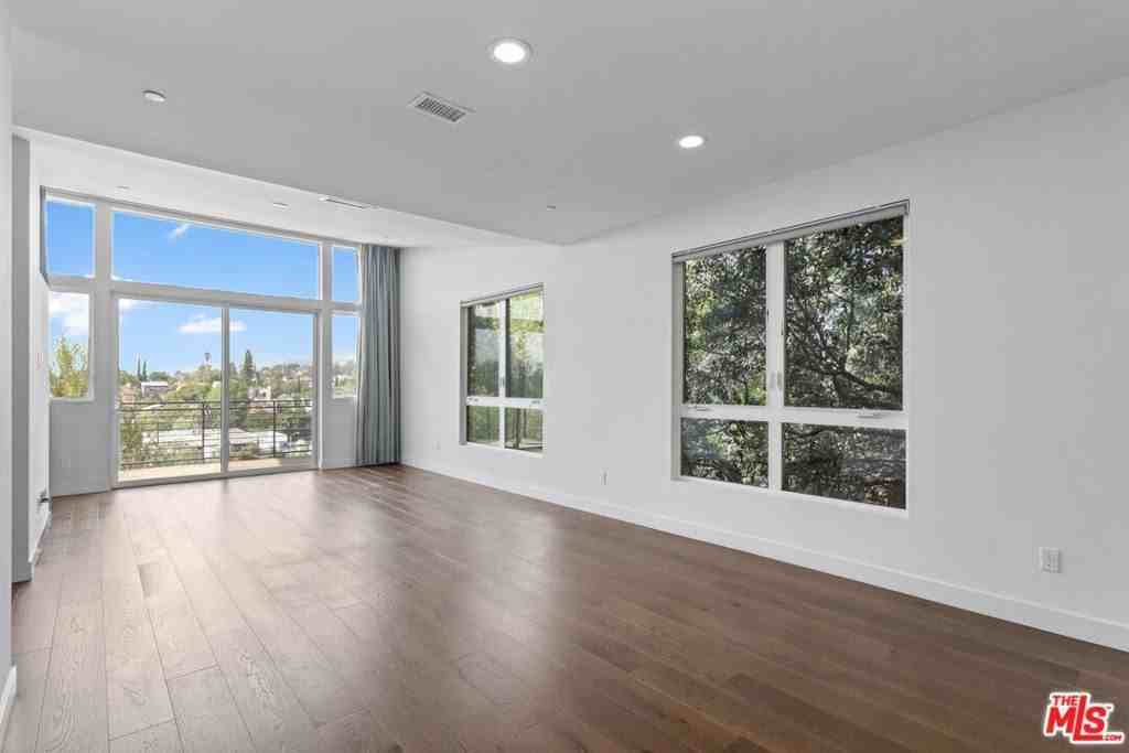 1912 W Liberty Ct - Photo 2 of 36