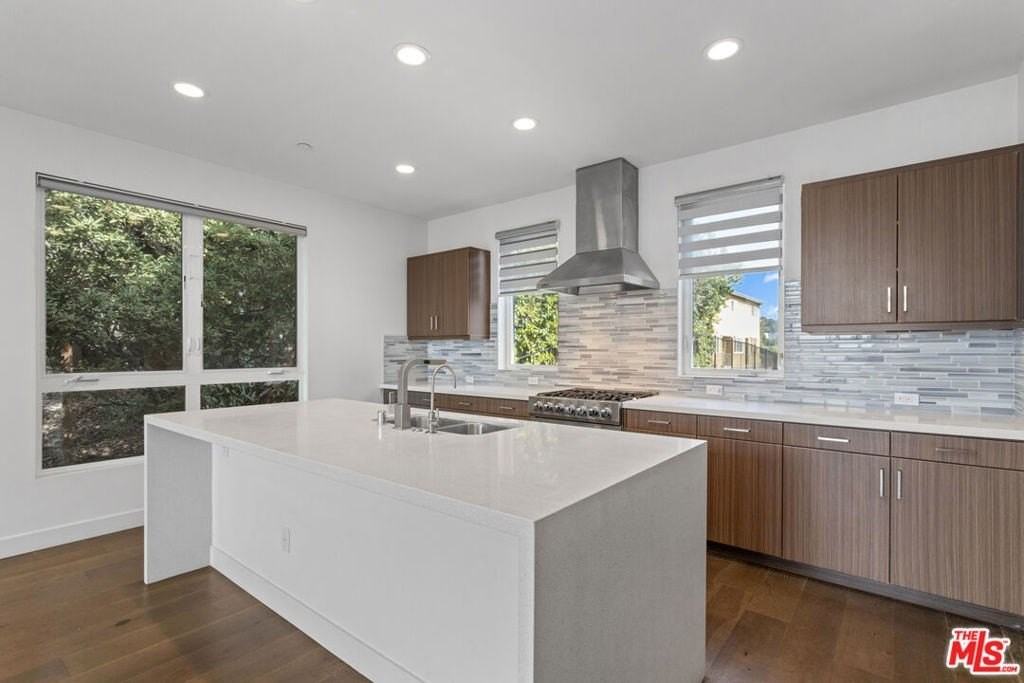 1912 W Liberty Ct - Photo 7 of 36