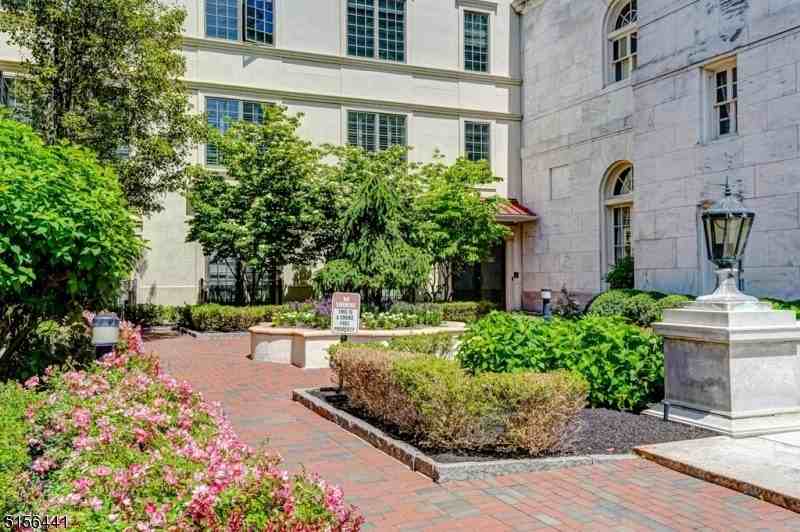 110 South St Apt 205 #205 - Photo 4 of 31