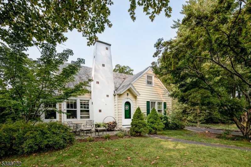 10 Valley View Ave - Photo 2 of 26