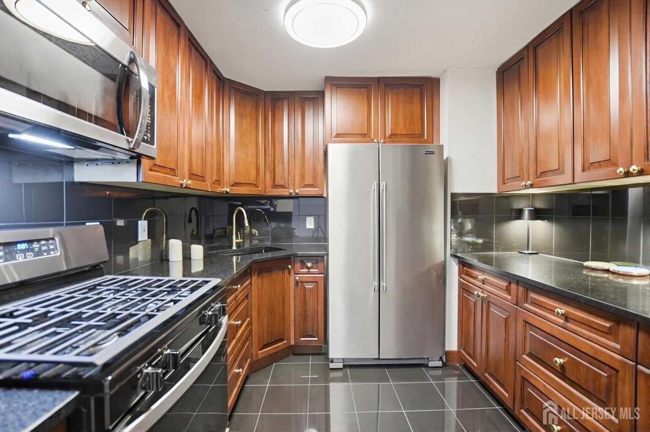 71 College Dr - Photo 4 of 15