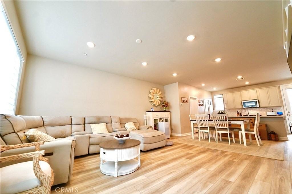 1448 W Sunrise Lane - Photo 2 of 40