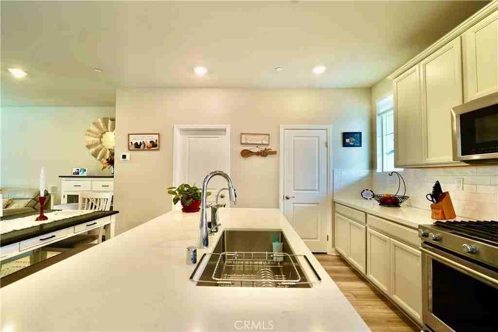 1448 W Sunrise Lane - Photo 3 of 40