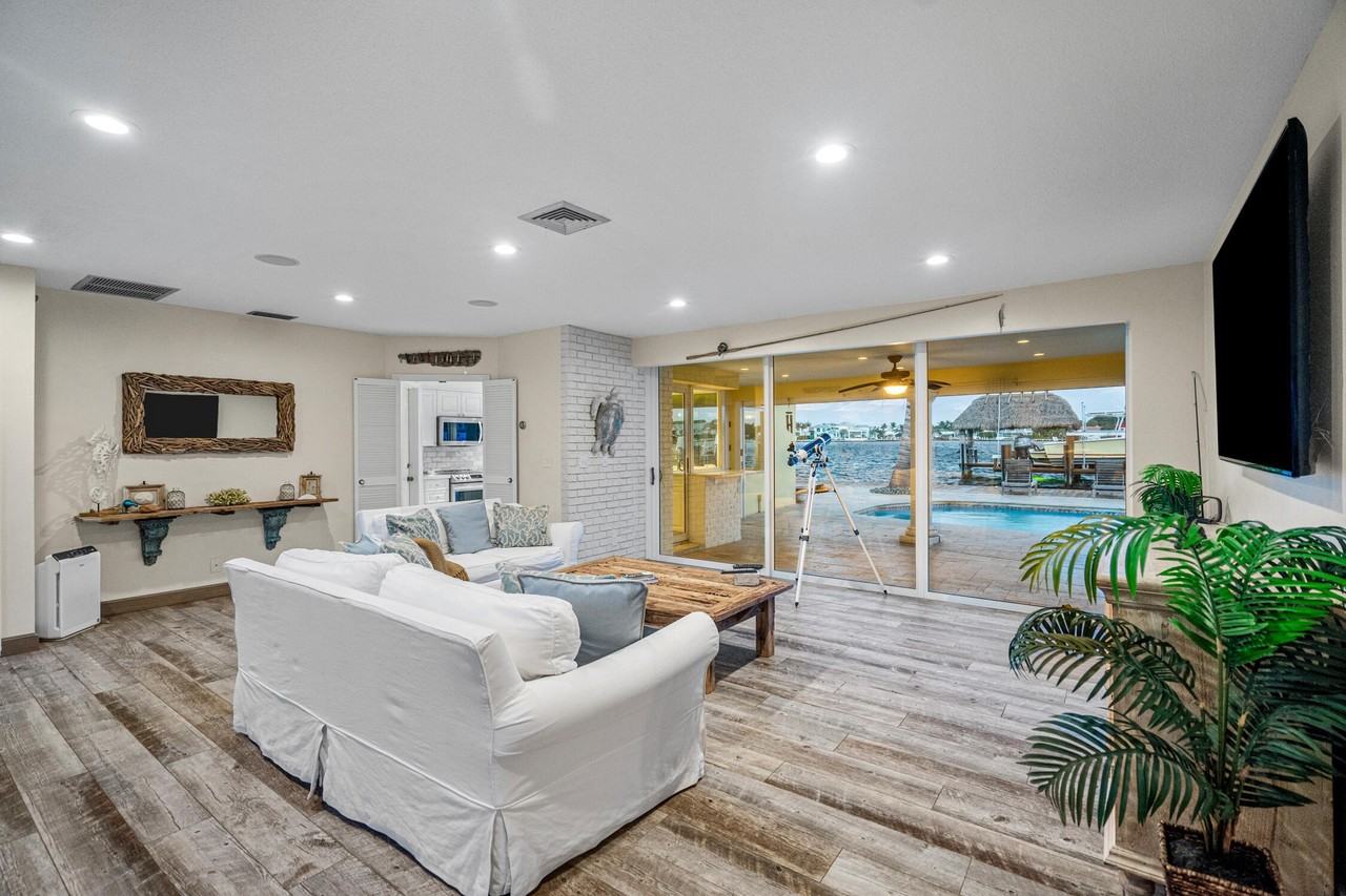 844 East Dr - Photo 5 of 37