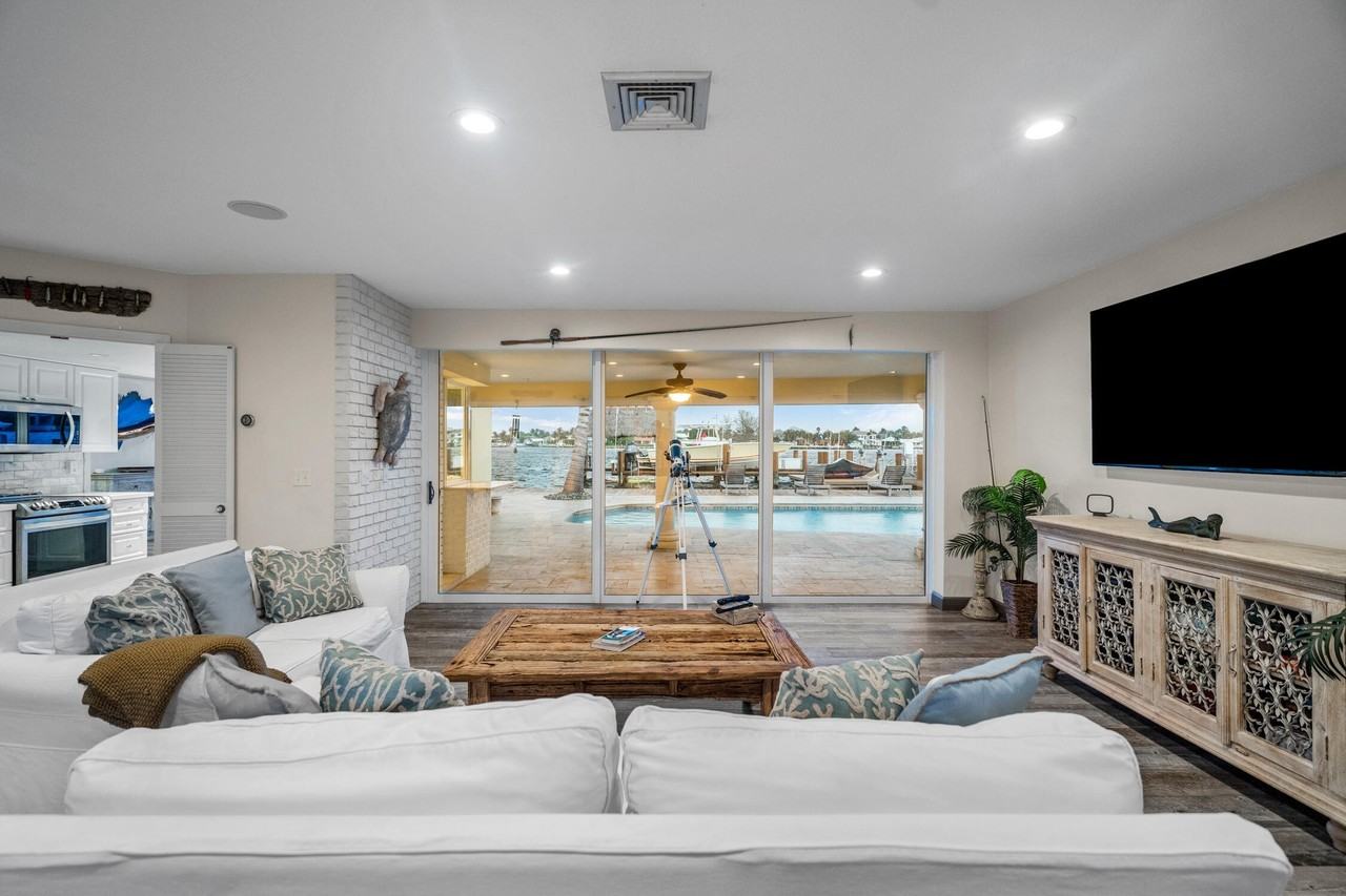 844 East Dr - Photo 7 of 37