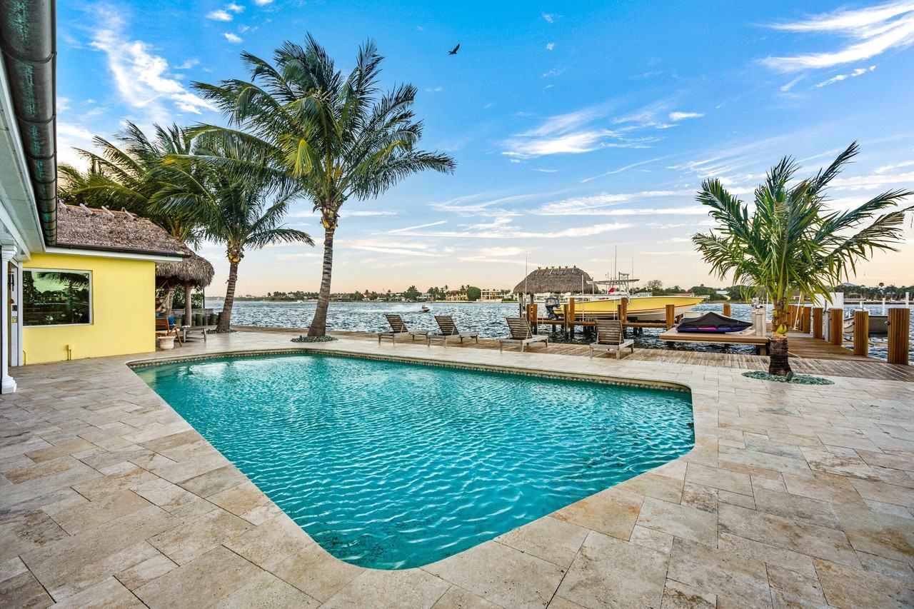 844 East Dr - Photo 4 of 37